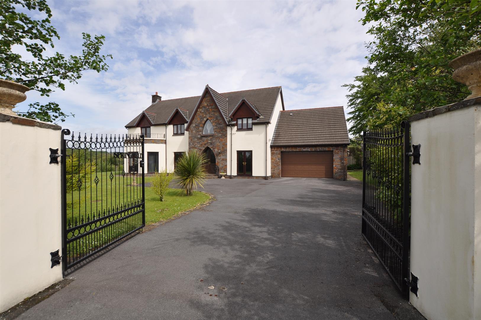 9 Caeffynnon, Drefach, Llanelli Terry Thomas & Co Estate Agents in